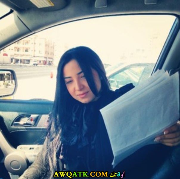 صورة الفنانة مها النمر