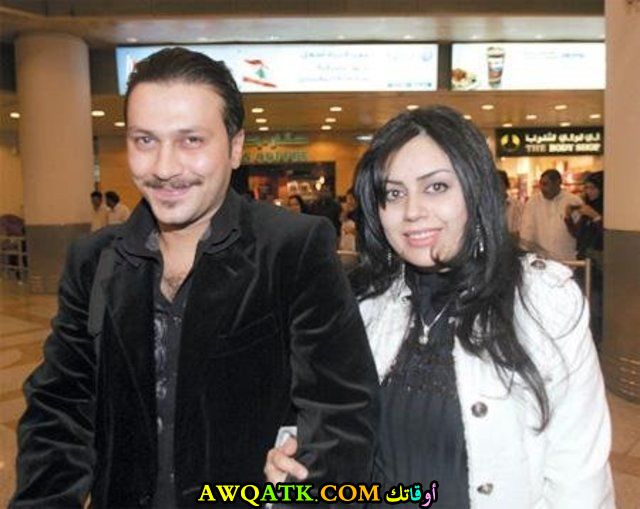 صورة للفنان وائل شرف مع زوجته