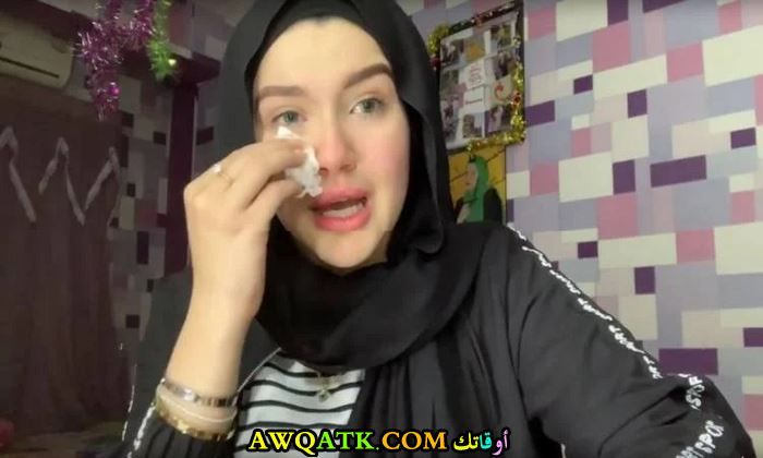 حنين حسام تبكي