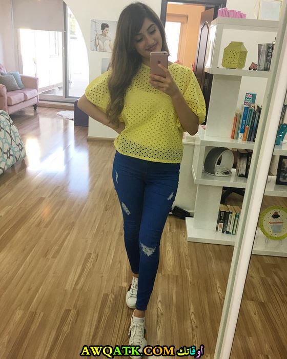 هيلا غزال بمنزلها