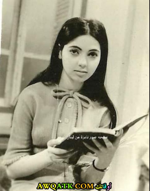 آمال عفيش وهي صغيرة