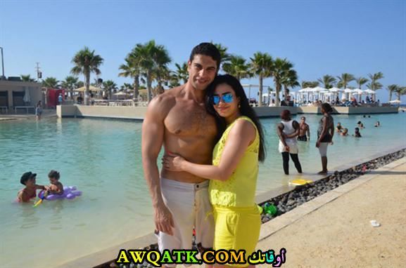 طارق أبو هشيمة وزوجته