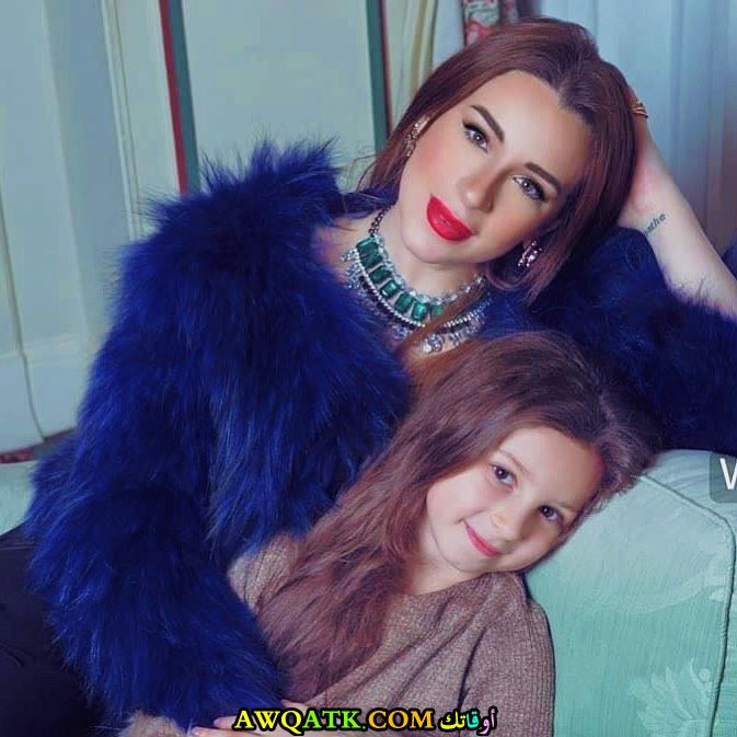 أسما شريف منير وابنتها
