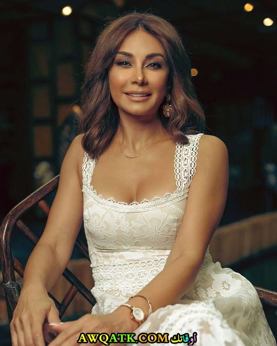 الفنانةكاريس بشار