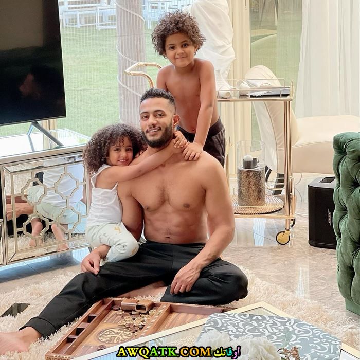 حنين محمد رمضان مع والدها وأخوها