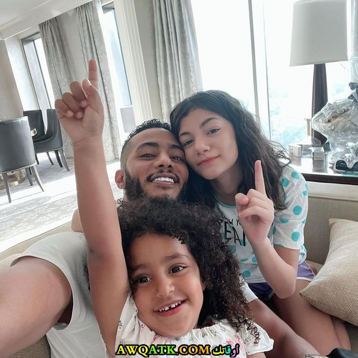 حنين محمد رمضان وابوها واختها كنز