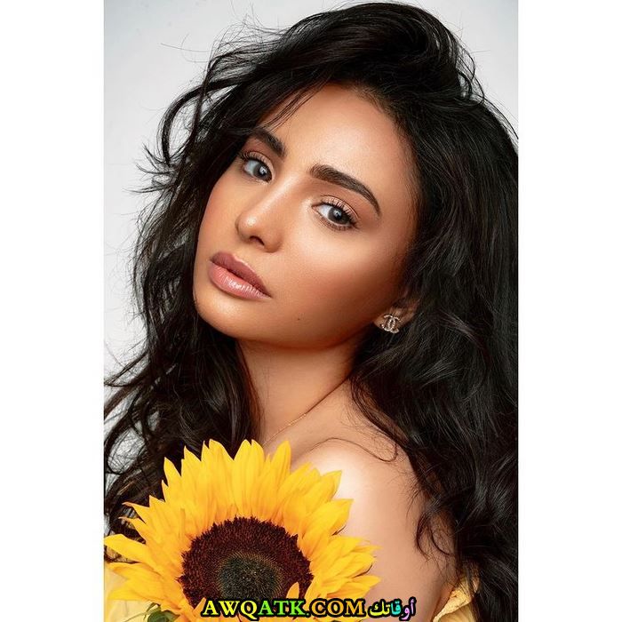 سارة اليافعي الفنانة اليمنية