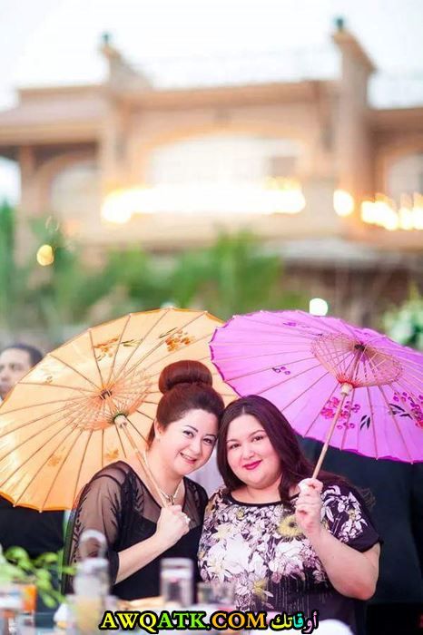 سارة نور الشريف وأختها مي