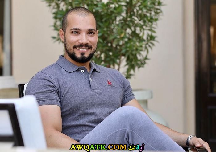 عبد الله رشدي بملابس كاجوال