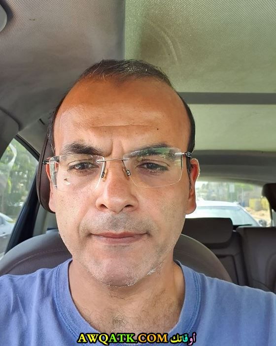 أيمن بهجت قمر بدون لحية