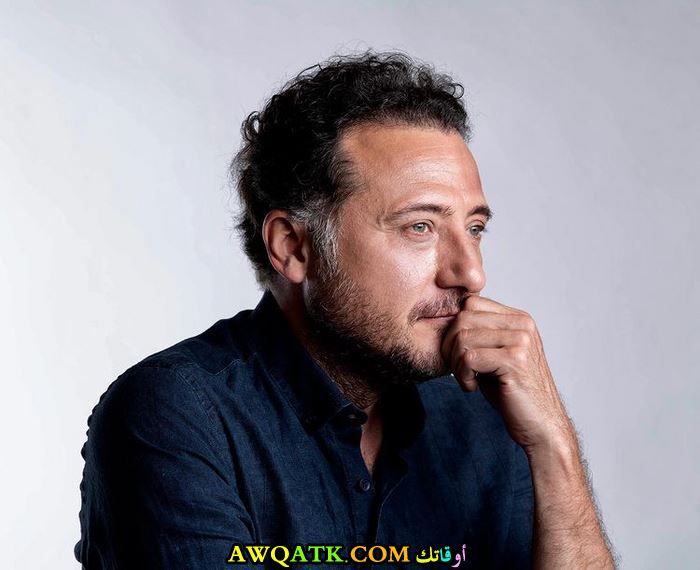 الفنان إيغيت أوزينير