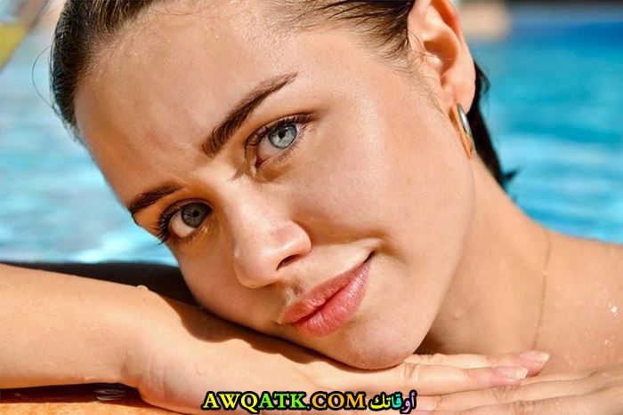 الفنانة التركية يامور اون