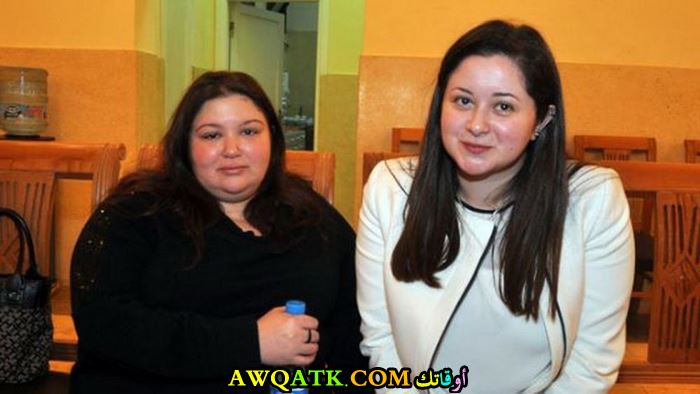 سارة نور الشريف وأختها مي