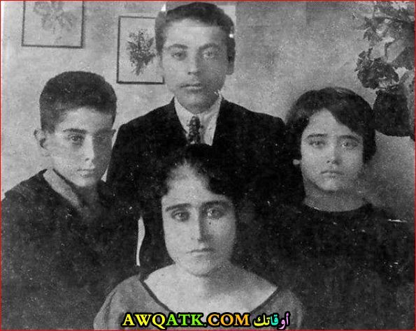 علياء المنذر وأولادها